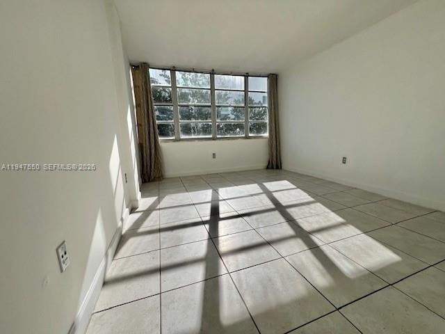 Building Photo - 2016 Bay Dr