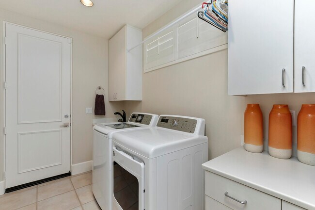 Building Photo - 78688 Cabrillo Way