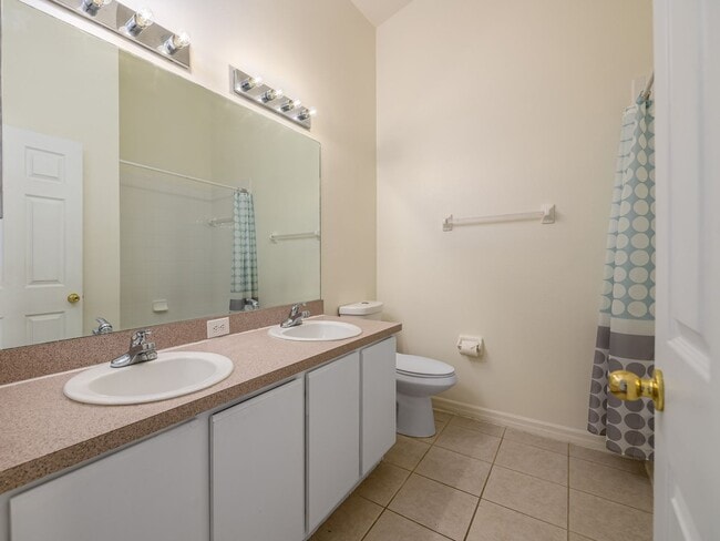 Building Photo - Riverview Townhome