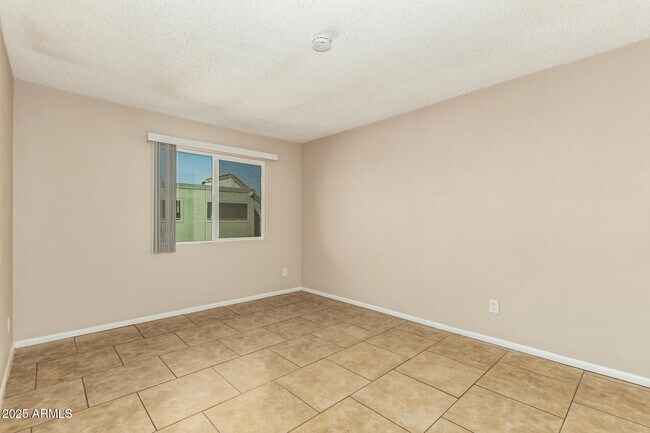 Building Photo - 5948 N 48th Ave