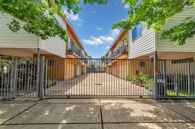 Building Photo - 4509B Eigel St