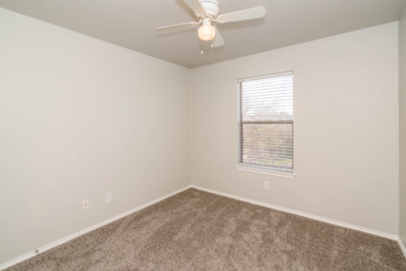 Building Photo - 10806 Mathom Landing