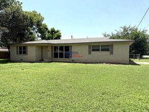 Building Photo - Updated 3-Bedroom Home with Spacious Fenced Backyard in Benbrook