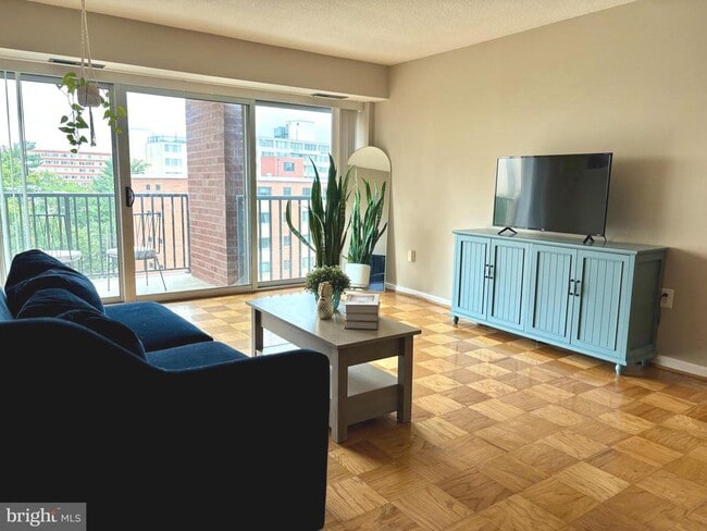 Building Photo - 1300 Army Navy Dr