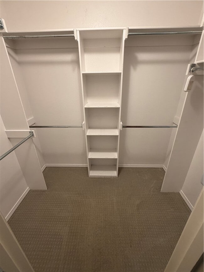 Building Photo - 1907 SW Stonegrove Rd