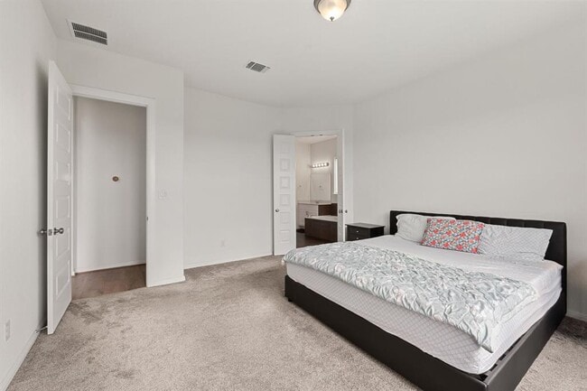 Building Photo - 6520 Verona Pl