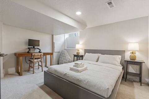 Building Photo - 1951 S 1700 E