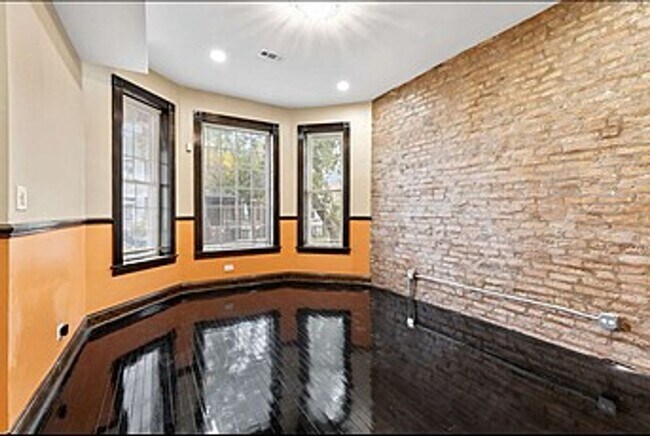 Building Photo - 1826 S Drave Ave