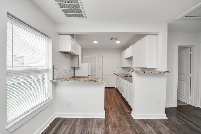 Building Photo - 233 N Carolina St