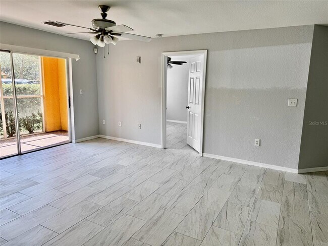 Building Photo - 5475 Vineland Rd