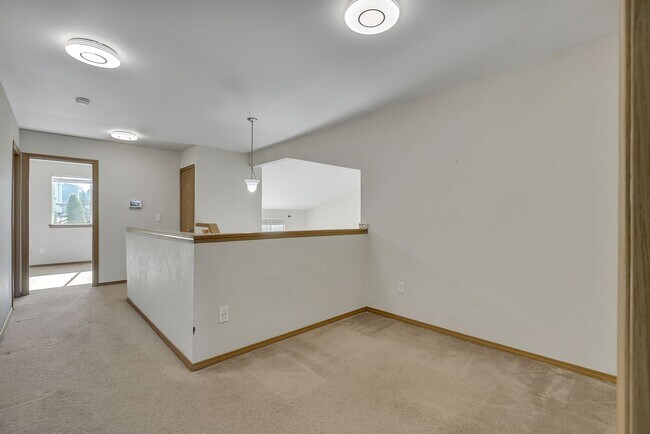 Building Photo - Beautiful Gated Home in Puyallup