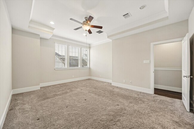 Building Photo - 8304 Hillendahl Blvd