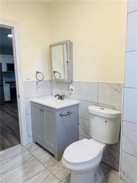 Building Photo - 65 Raymond St