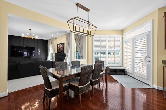 Building Photo - 4 Bed, 4.5 Bath Single Family Home in Clar...