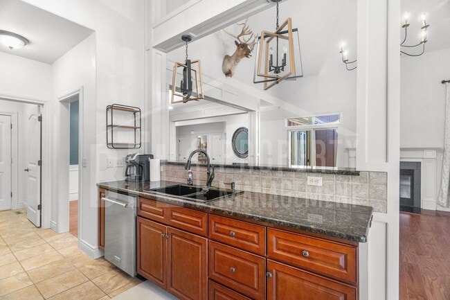 Building Photo - 3 Bedroom/2 Bath Duplex in Stonebridge Vil...