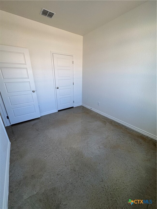 Building Photo - 3900 American Elm Dr