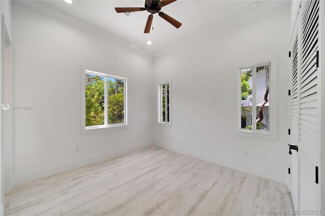 Building Photo - 2 Flamingo Hammock Rd