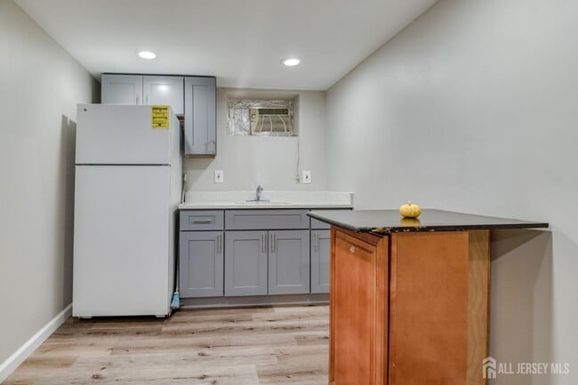 Building Photo - 3 Green Acres Ave