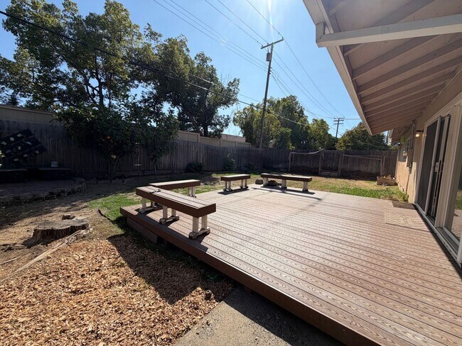 Building Photo - 9152 Condesa Dr
