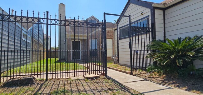 Building Photo - 11841 Spring Grove Dr