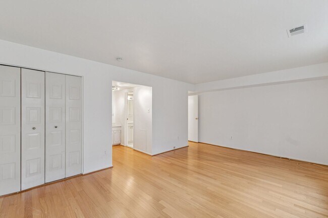 Building Photo - SPACIOUS Bright UNIT.