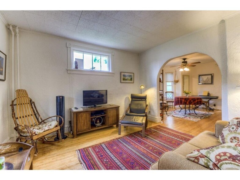 Living Room - 894 Beech St