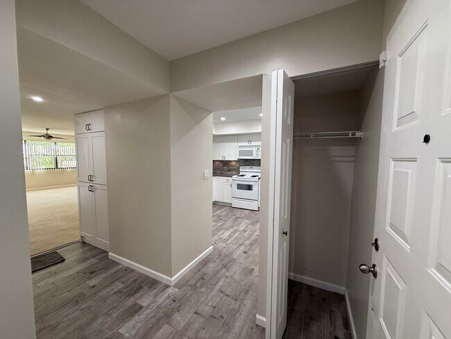 Building Photo - 6670 Villa Sonrisa Dr