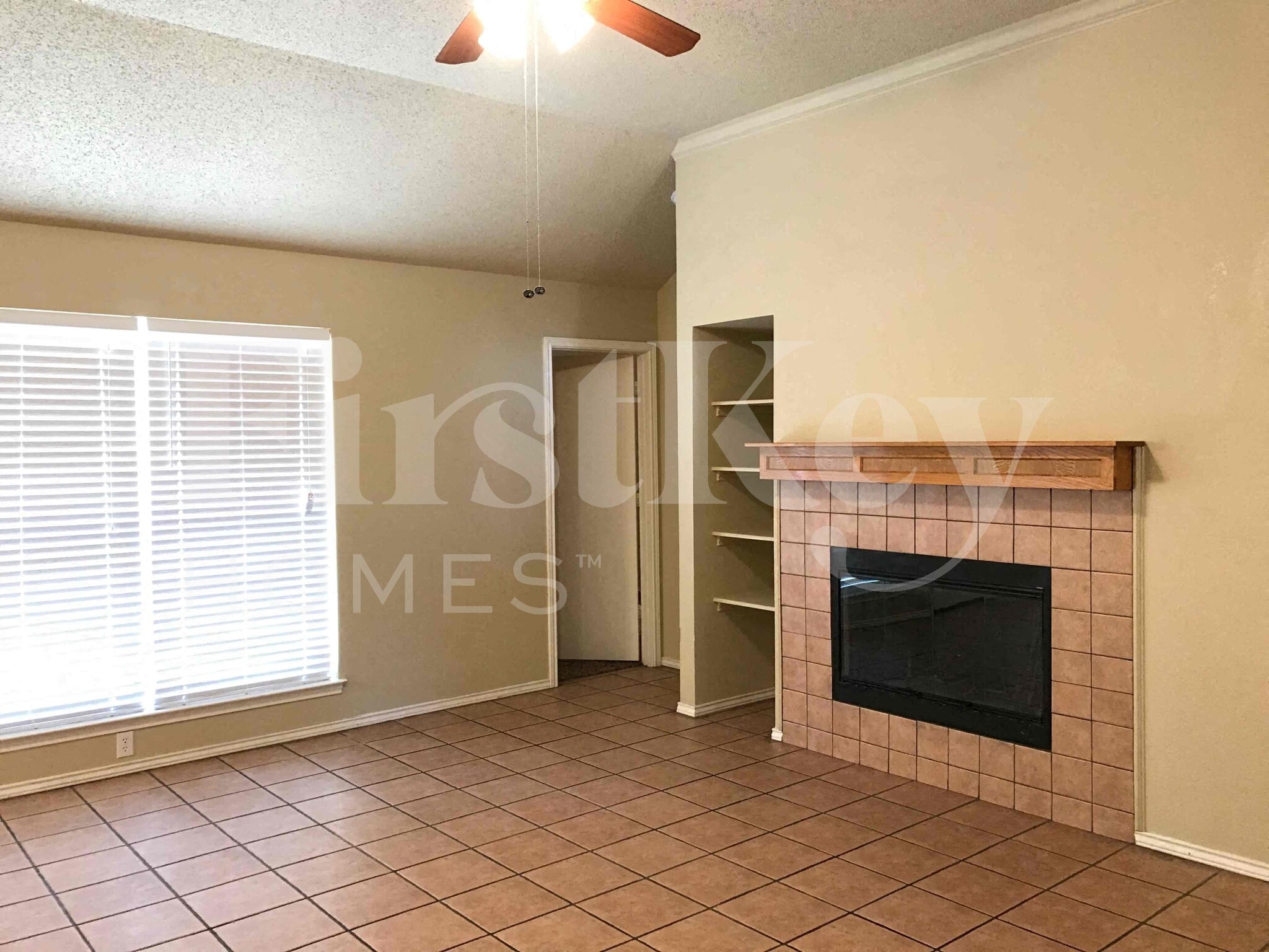 Building Photo - 1371 Gainsborough Way