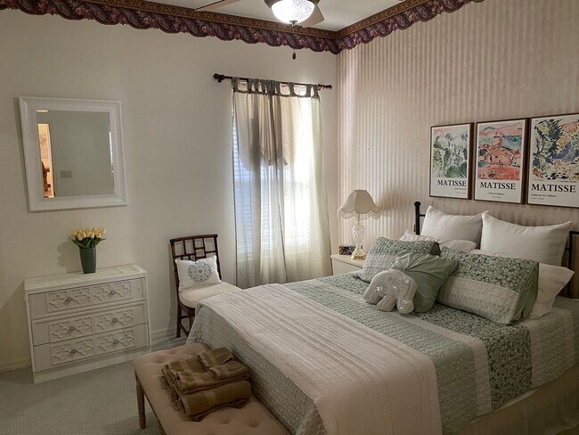 Building Photo - NOTE . Beautiful Long Term or possibly short term rental  If property is rented long term, winter...