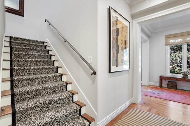 Building Photo - 10 Idlewood Rd