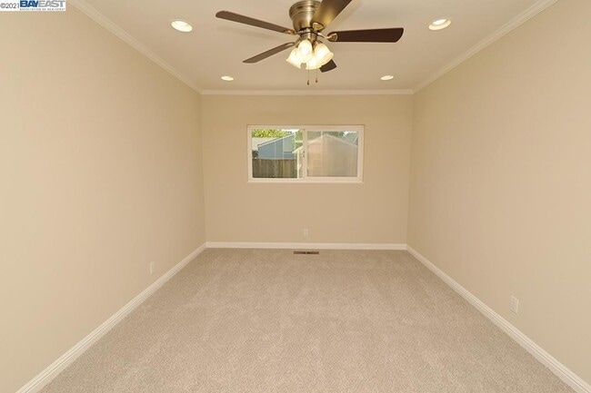 Building Photo - 560 Murdell Ln
