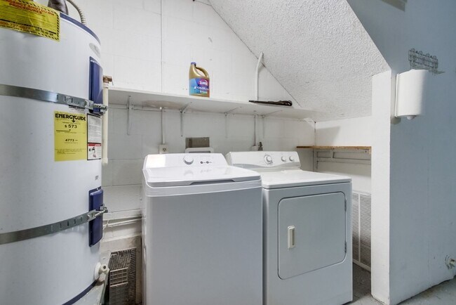 Building Photo - 3268 Via Marin