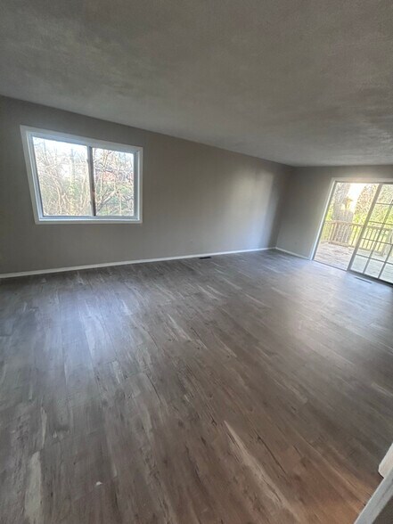 Building Photo - 3358 S Warren Ave