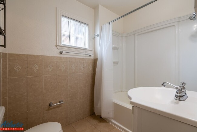 Building Photo - Beautiful Home | Remodeled | Near Facebook