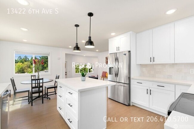 Building Photo - 13422 6th Ave S