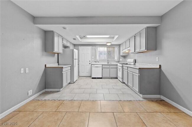 Building Photo - 2896 Klinger Cir