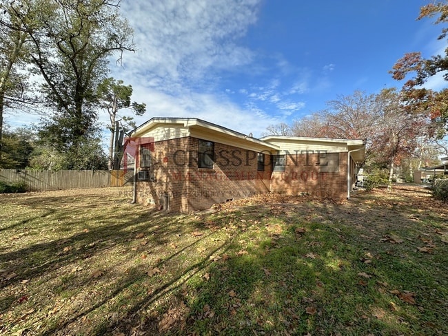 Building Photo - 3 Bedroom 1.5 Bath with Office Space!