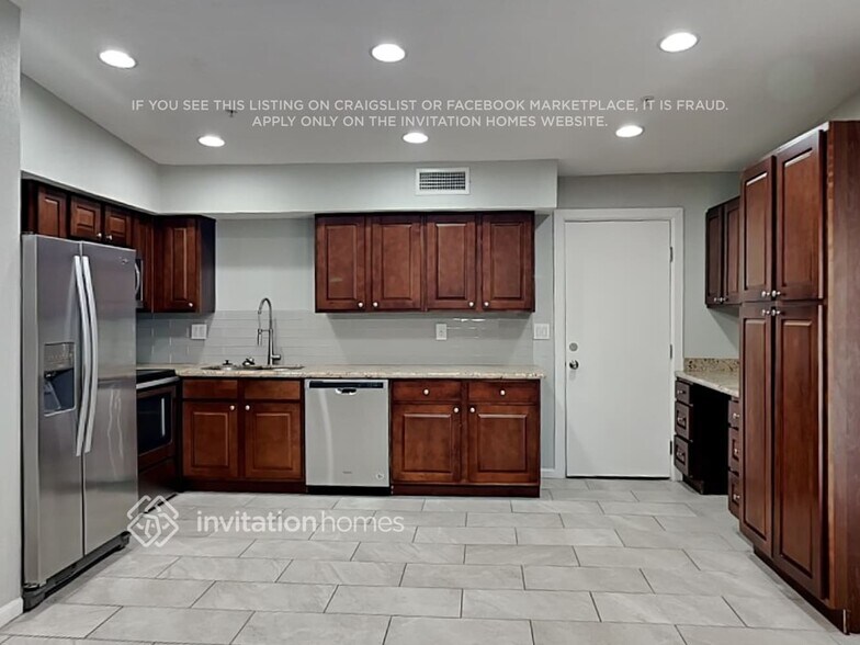 Building Photo - 2812 N 69th Pl