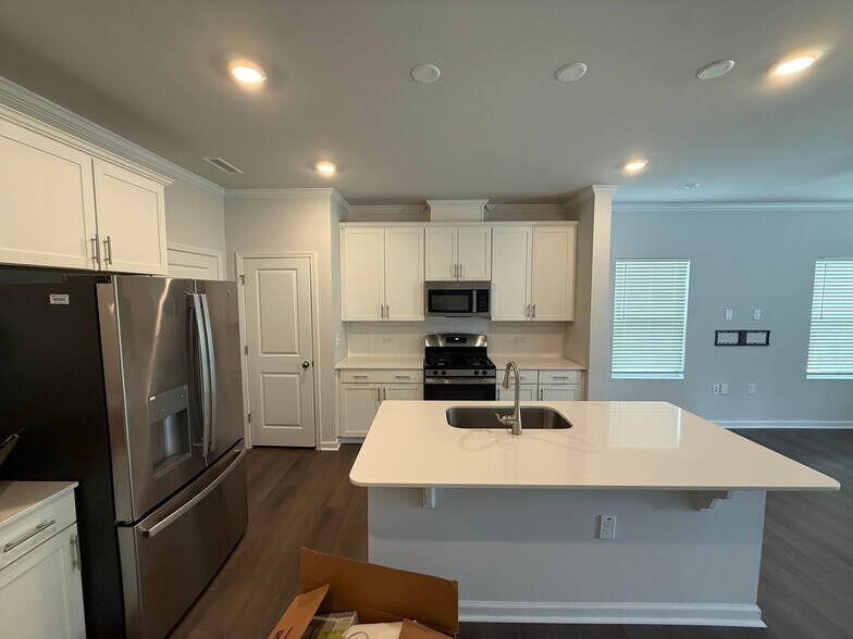 Building Photo - 275 Peebles Dr