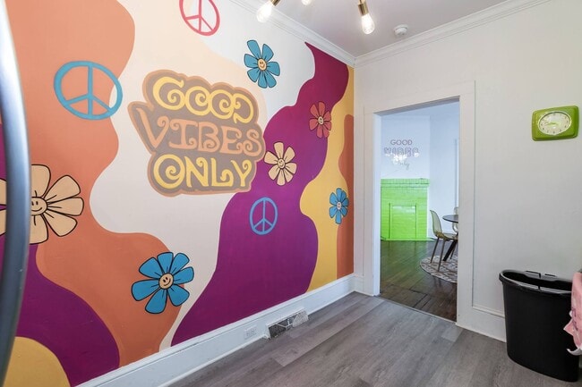 Building Photo - Three Bedroom Home!