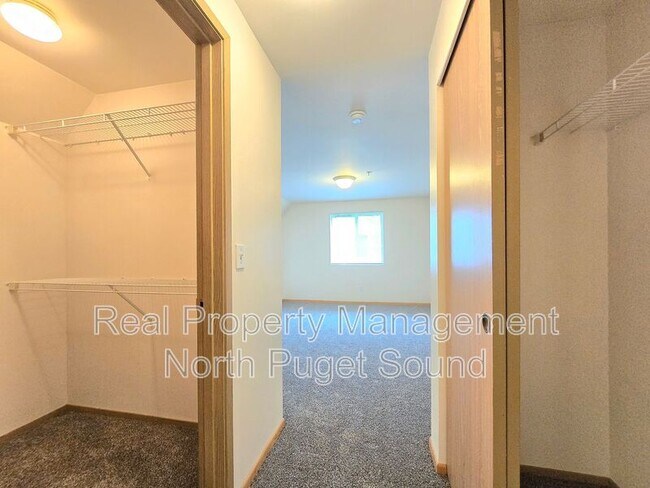 Building Photo - 11811 State Ave