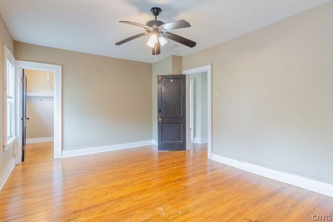 Building Photo - 325 S Midler Ave