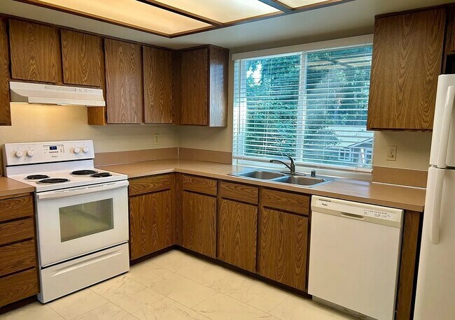 Building Photo - 202 Vashon Ave SE