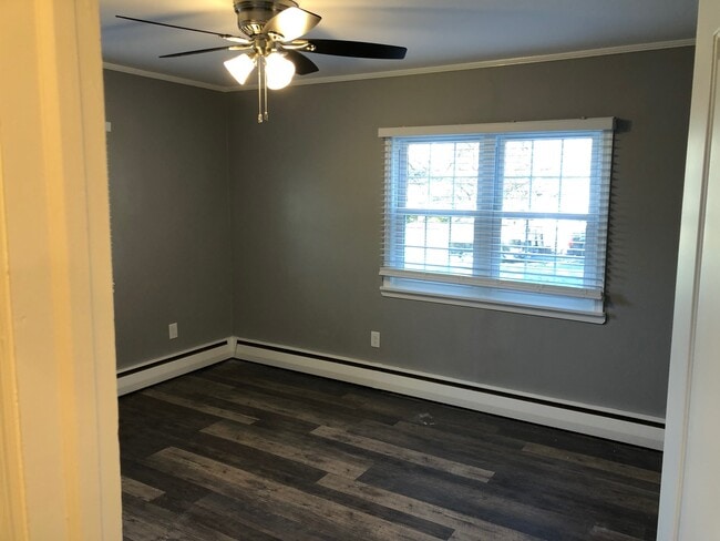Building Photo - Beautiful Remodeled Ranch Home on 1/2 Acre...