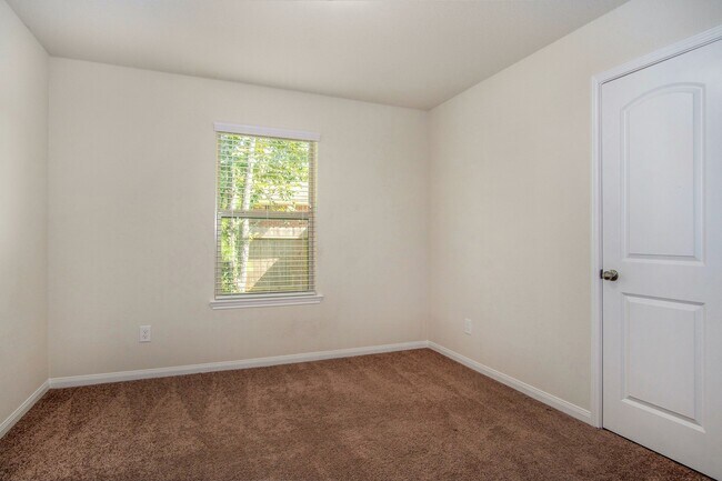 Building Photo - 13006 Lazy Ln