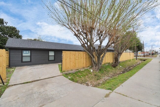 Building Photo - 262 1/2 De Boll Street Unit