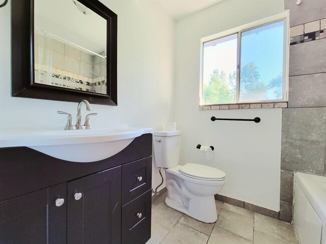Building Photo - 712 Arthur Dr