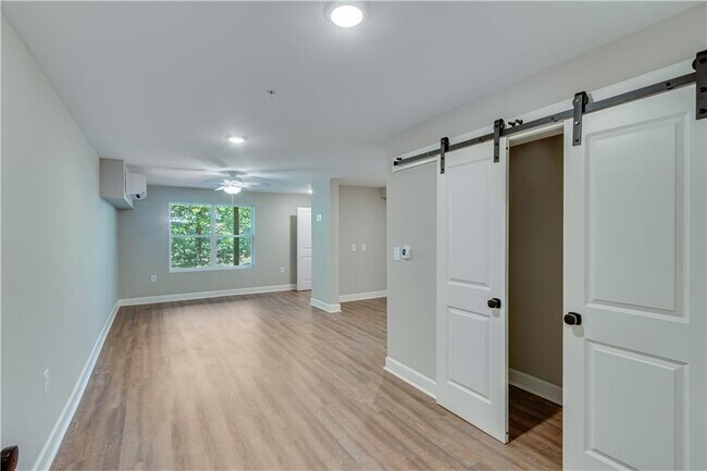 Building Photo - 710 Jesse Jewell Pkwy SE