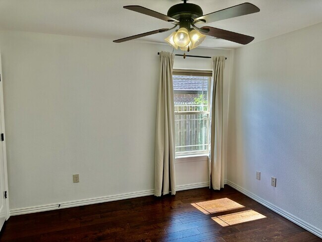 Building Photo - 5811 S 67th St