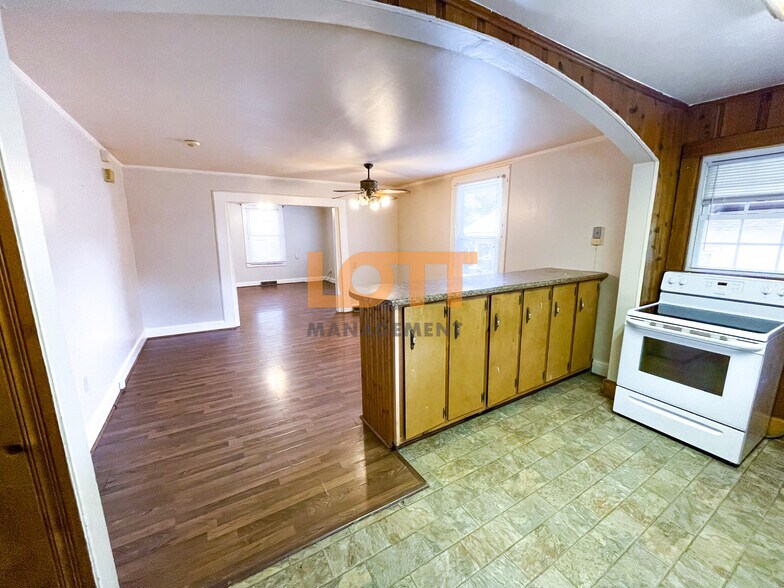 Building Photo - 294 Werts St